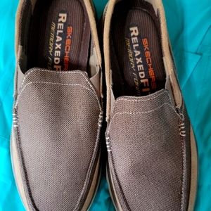 New Men's skechers relaxed shoes Size 11